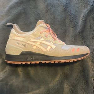 Like new ASICS gel lyte
